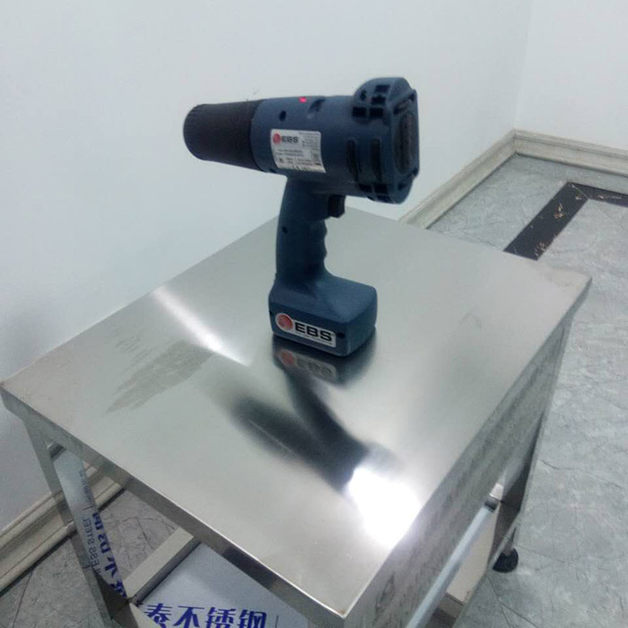 在無錫噴碼機(jī)中大字符噴碼機(jī)可以應(yīng)用在噴印高質(zhì)量文字上